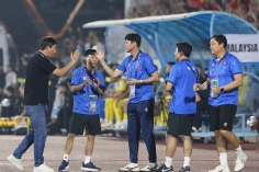 Chia tay ĐT Việt Nam, HLV Hàn Quốc có bến đỗ bất ngờ