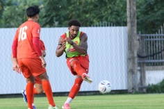 ĐT Việt Nam có buổi tập đầu tiên tại Thái Lan trước AFF Cup