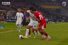 CĐV Thái Lan vỡ oà khi đội nhà hạ Indonesia để vô địch FIFA ASEAN Cup