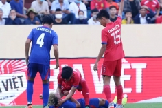 Cầu thủ U23 Lào 'gây sốt' ở SEA Games khi cứu đối thủ khỏi nuốt lưỡi