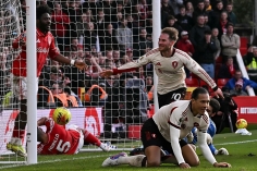 VAR tạo kịch tính, Liverpool thắng nhọc nhằn Nottingham