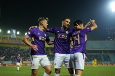 Đại thắng SLNA, Hà Nội FC trở lại đường đua vô địch