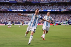 Trực tiếp bóng đá Argentina 1-0 Algeria: Messi lập siêu phẩm