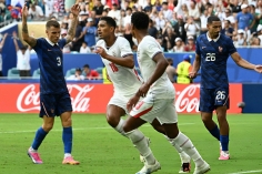 CHÍNH THỨC: Trận Pháp vs Anh đi vào lịch sử World Cup với 10 bàn
