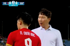 HLV Kim Sang Sik nói thẳng lý do thay Đình Bắc ra cực gắt