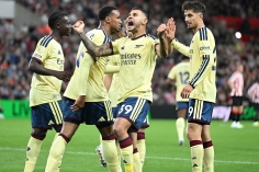 Arsenal tiếp tục thăng hoa, thắng dễ Sunderland để lên đầu bảng