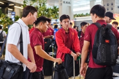 HLV Kim Sang Sik phải chia tay hơn nửa ĐT Việt Nam ngay tại sân bay