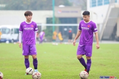 Hai cầu thủ bị đau, HLV Park Hang Seo 'đứng ngồi không yên'