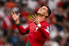 Huyền thoại MU 'vỗ mặt' Ronaldo sau thái độ không thể chấp nhận