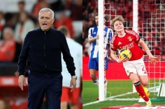 Nhận thẻ đỏ, Mourinho bức xúc: 'Họ gọi tôi là kẻ phản bội 50 lần!'