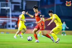 Việt kiều Trần Thành Trung ghi điểm cực lớn trước 2 HLV Hàn Quốc