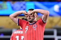 Scotland thắng trận World Cup đầu tiên sau 36 năm, dẫn đầu bảng của Brazil