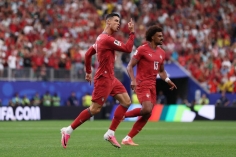 CHÍNH THỨC: Ronaldo lập kỷ lục mà Messi không thể chạm tới