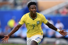 Neymar tái xuất, Vinicius bùng nổ đưa Brazil vào vòng knock-out