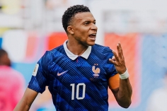 Mbappe bị chỉ trích dữ dội khi Pháp đang thua 0-4 Anh