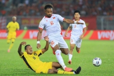 NÓNG: Trọng tài Nhật Bản có thể hoãn trận Việt Nam vs Malaysia vì mưa, sét