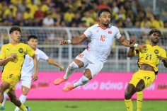 NÓNG: Trọng tài Nhật Bản có thể hoãn trận Việt Nam vs Malaysia vì mưa, sét