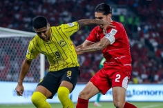 CĐV Thái Lan nhắc thẳng Việt Nam khi Indonesia hòa 'hú vía' với 10 người