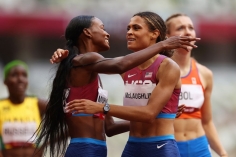 VIDEO: Hai chân chạy người Mỹ phá kỷ lục thế giới ở nội dung 400m rào nữ
