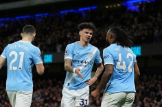 Thắng Newcastle, Man City 'phả hơi nóng' vào gáy Arsenal