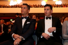 Messi và Ronaldo chuẩn bị cạnh tranh Quả bóng Vàng
