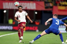 Yamal im tiếng, Tây Ban Nha vẫn thắng dễ Serbia