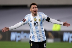 VIDEO: Siêu phẩm giúp Messi xô đổ kỷ lục vĩ đại của 'Vua bóng đá' Pele