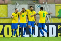 Neymar tỏa sáng giúp Brazil nối tiếp thành tích hoàn hảo