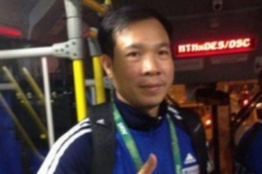 Hình ảnh Hoàng Xuân Vinh đi xe buýt sau khi đoạt HCV gây sốt