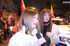 VIDEO: Không khí lễ hội ngập tràn Hà Nội ăn mừng chức vô địch của Việt Nam