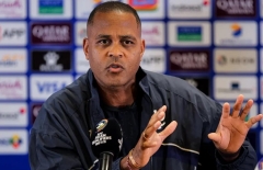 SỐC: HLV Kluivert 2 lần bị loại ở vòng loại World Cup 2026