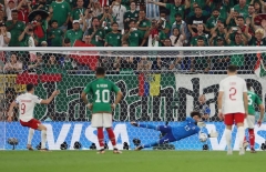 Ba trận đấu làm nên tên tuổi của thủ môn Ochoa tại World Cup