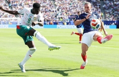 Sao tuyển Pháp chê thẳng mặt sân World Cup 2026