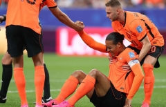 Van Dijk: 'Tôi không còn cảm giác ở chân sau cú va chạm đó'
