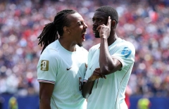 Lập hat-trick đỉnh cao tại World Cup, Dembele vẫn chưa hài lòng