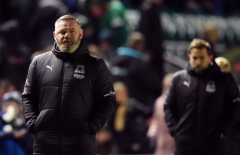 CĐV khuyên Rooney đừng làm HLV nữa