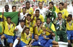 NÓNG: Nhà vô địch World Cup bị bắt giữ trước khi sang Mỹ