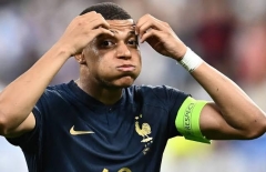 Lập cú đúp, Mbappe vẫn mất danh hiệu vào tay cái tên khó tin