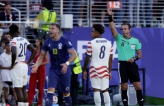 Trực tiếp bóng đá Mỹ 2-0 Bosnia: Tuyệt phẩm đá phạt của Tillman