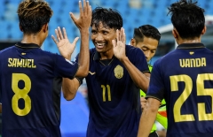 CĐV Campuchia đồng loạt réo tên Việt Nam khi thắng đậm tại AFF Cup
