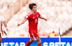Sao 1m85 tỏa sáng, Singapore thắng nghẹt thở Bangladesh ở FIFA ASEAN Cup
