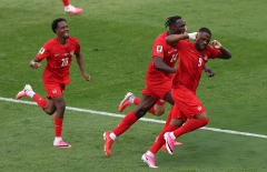 Hòa hú vía trận ra quân World Cup, CĐV Canada phản ứng mạnh mẽ