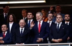 Khán giả đặc biệt dự khán trận Tây Ban Nha-Uruguay