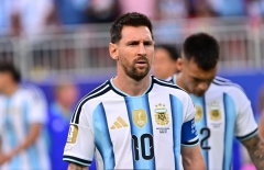 Messi bị 'sờ gáy' tại World Cup 2026, phản ứng khiến tất cả bất ngờ