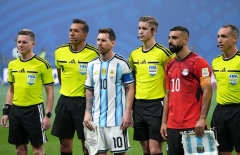 CĐV dậy sóng khi FIFA 'trao quyền' cho người Argentina ở trận Pháp vs Morocco