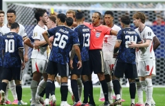 Messi bị triệt hạ, Anh và Argentina 'ẩu đả' ở bán kết World Cup