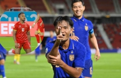 CĐV Thái Lan đồng loạt nhắc đến Việt Nam sau trận thắng 2-0 tại AFF Cup