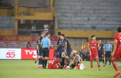 Đoàn Văn Hậu nhận thẻ đỏ, ngôi sao ĐT Việt Nam dính chấn thương
