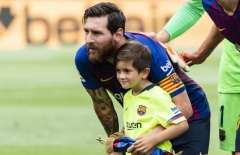 Hàng chục triệu lượt xem ba bố con Messi trổ tài chơi bóng