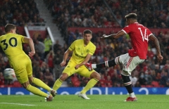 VIDEO: Lingard ghi bàn đẳng cấp giúp MU ngược dòng đánh bại Burnley